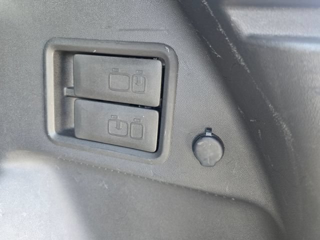 Used 2023 Chevrolet Equinox Premier AWD/4WD image 39