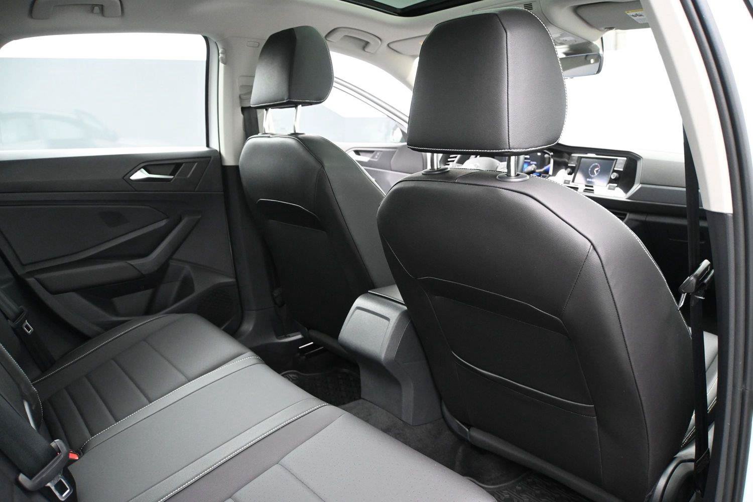 Used 2023 Volkswagen Jetta SE w/ Panoramic Sunroof Package FWD image 19