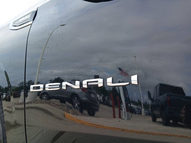 Certified 2024 GMC Yukon Denali w/ Advanced Technology Package AWD/4WD image 10