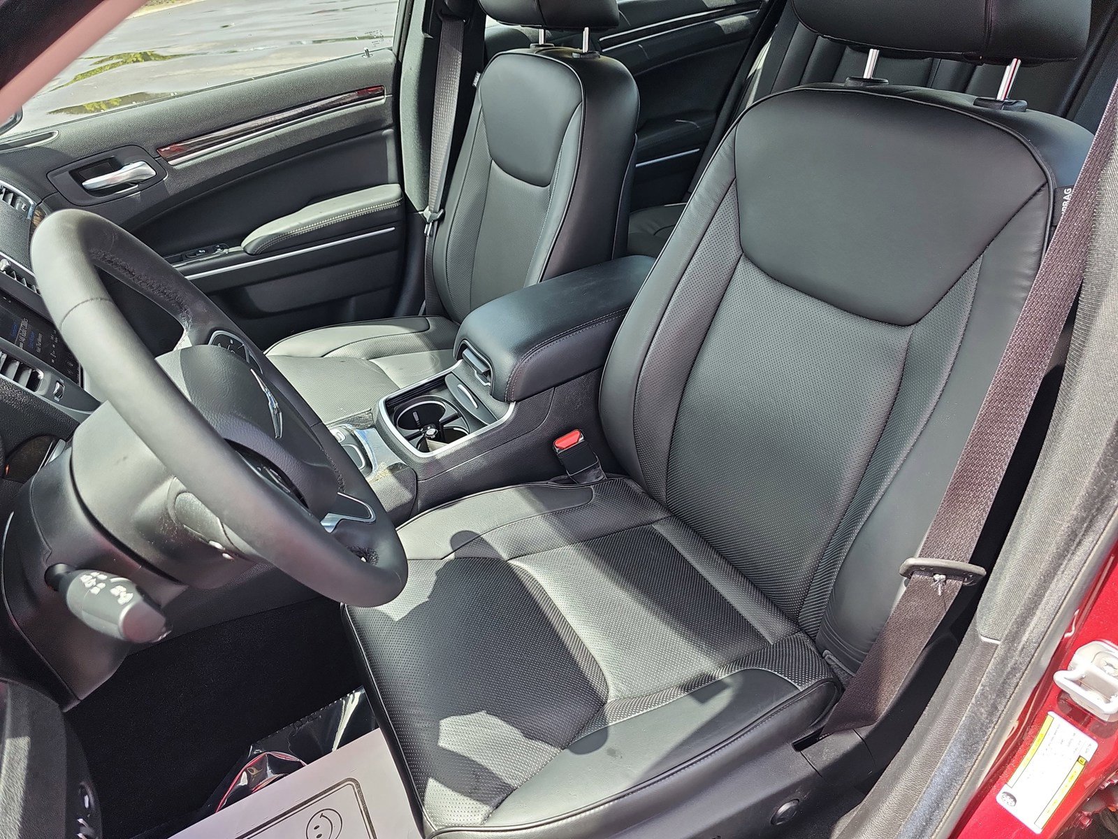 Used 2022 Chrysler 300 Touring L w/ Comfort Group RWD image 17