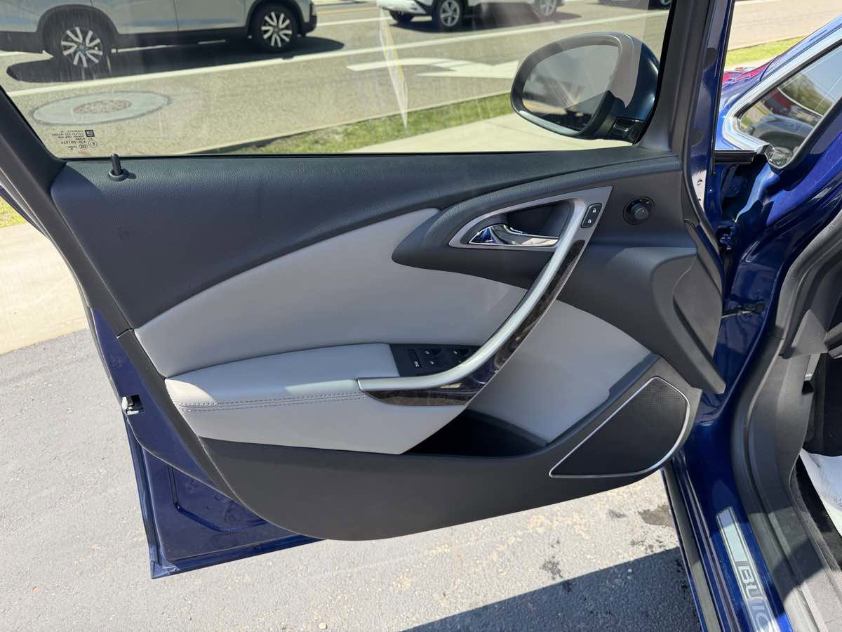 Used 2014 Buick Verano FWD image 11