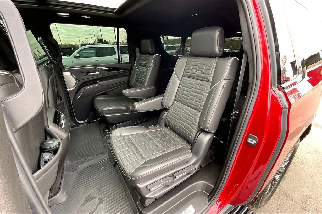 Used 2023 Cadillac Escalade ESV V w/ LPO, ONYX Package image 24