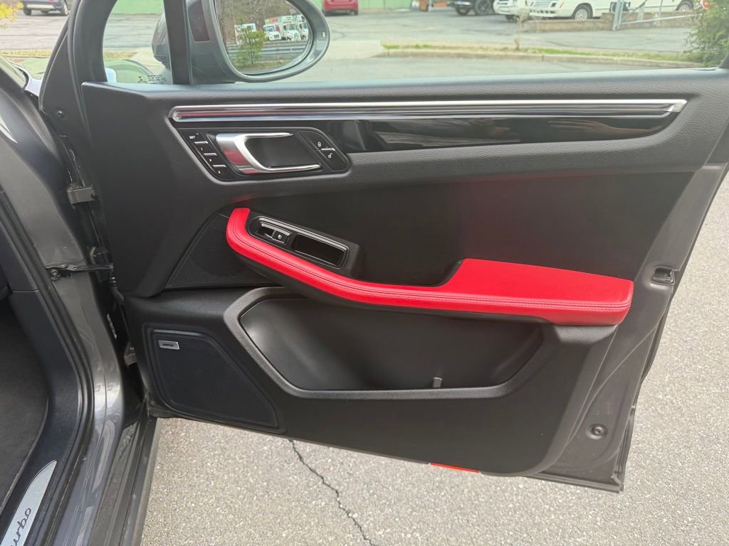 Used 2015 Porsche Macan Turbo image 30