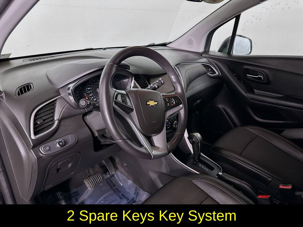 Used 2022 Chevrolet Trax LT w/ LT Convenience Package image 14