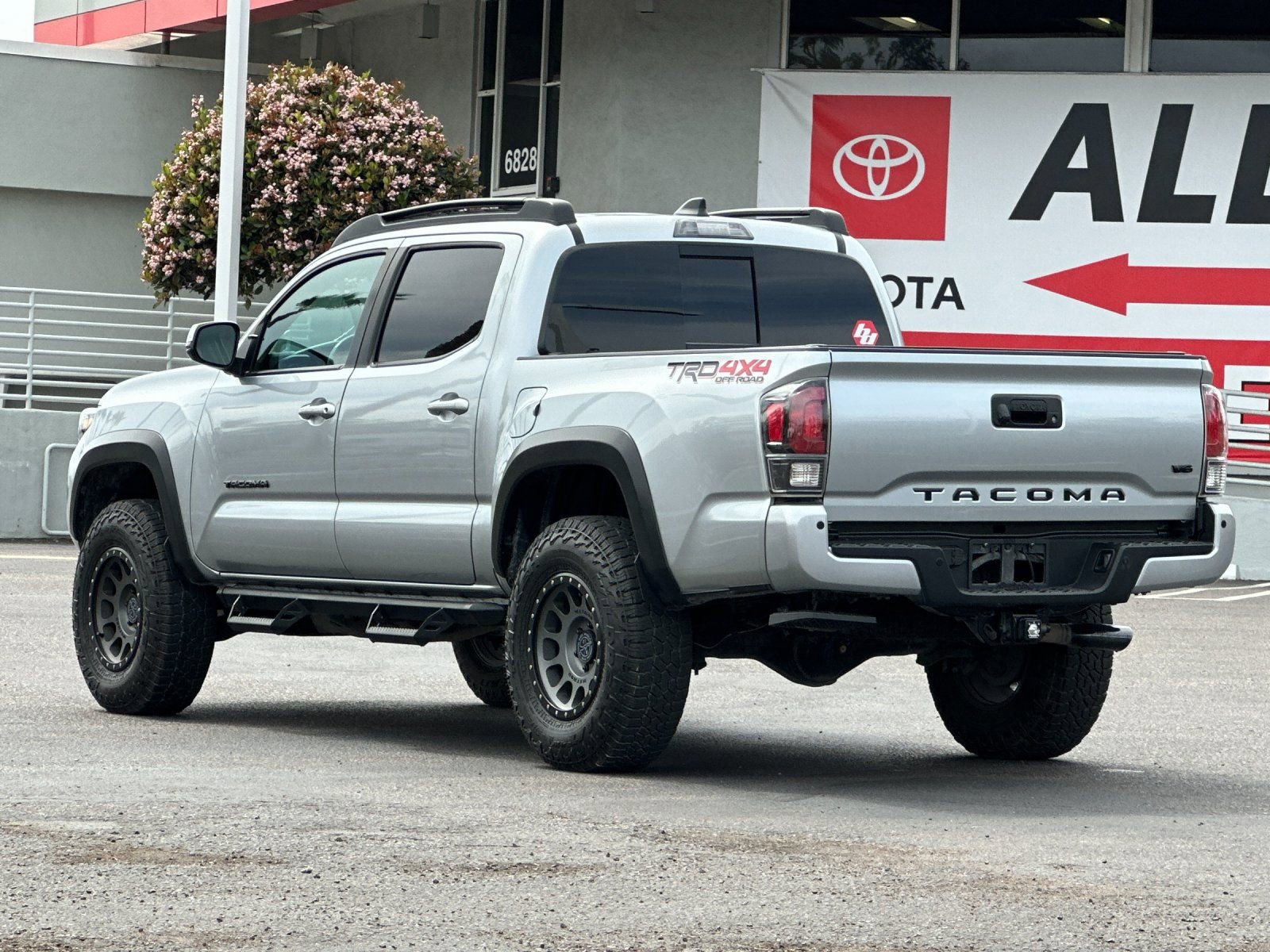 Used 2022 Toyota Tacoma TRD Off-Road w/ Technology Package AWD/4WD image 3