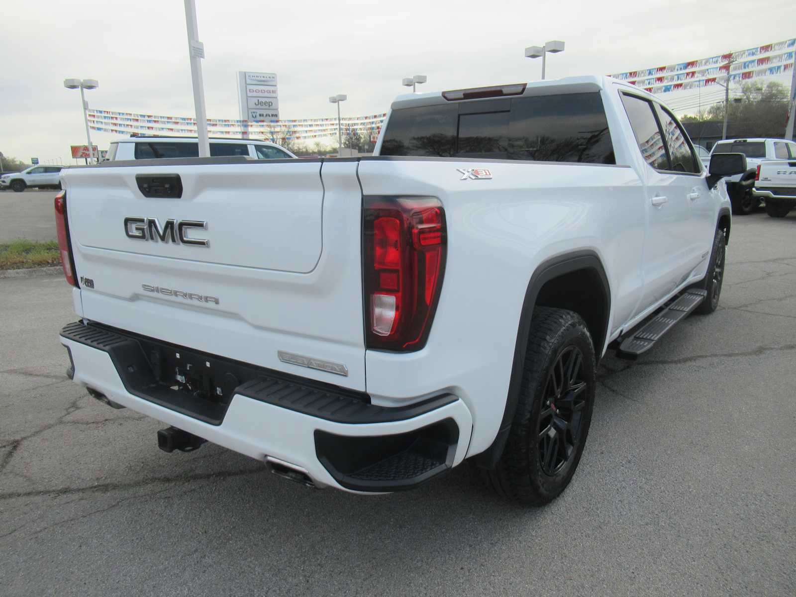 Used 2024 GMC Sierra 1500 Elevation w/ Preferred Package image 8