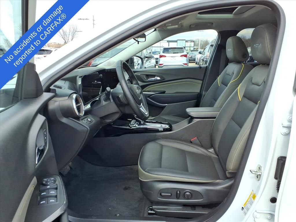 Used 2025 Chevrolet Trax ACTIV w/ Sunroof Package image 19