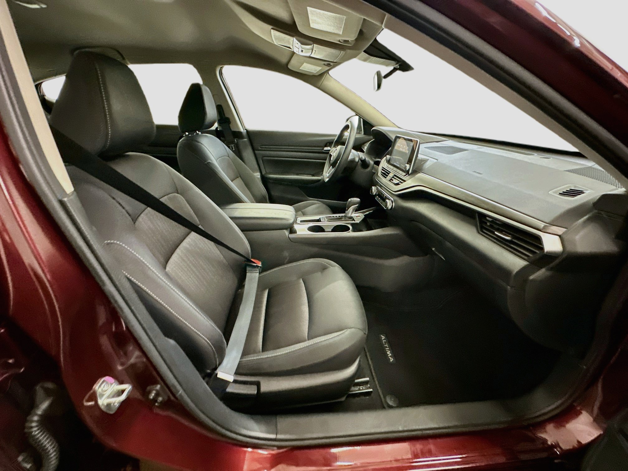 Used 2024 Nissan Altima 2.5 SV FWD image 31