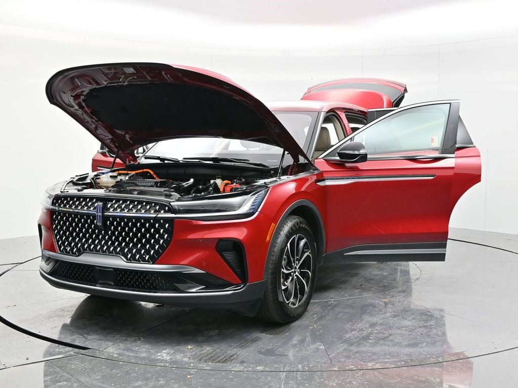 Used 2025 Lincoln Nautilus Premier image 55