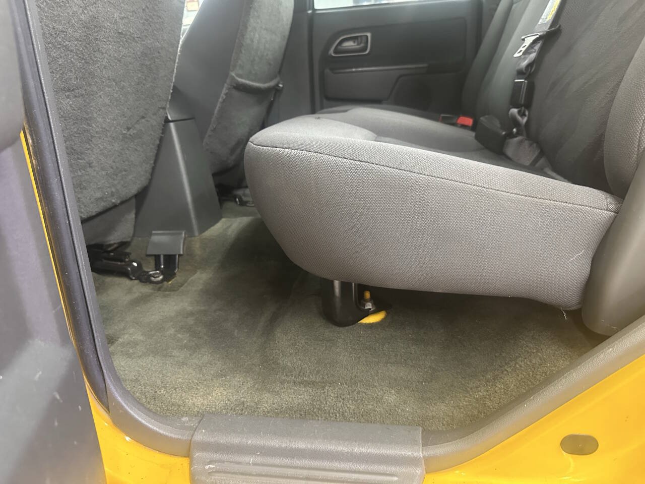 Used 2004 Chevrolet Colorado LS RWD image 40