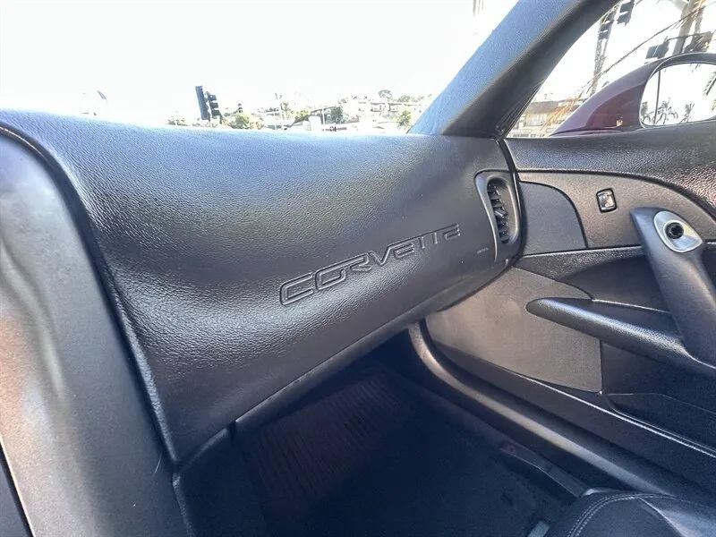 Used 2006 Chevrolet Corvette Coupe w/ Preferred Equipment Group RWD image 28