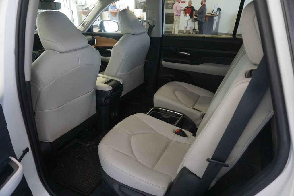 Used 2024 Toyota Grand Highlander AWD image 22