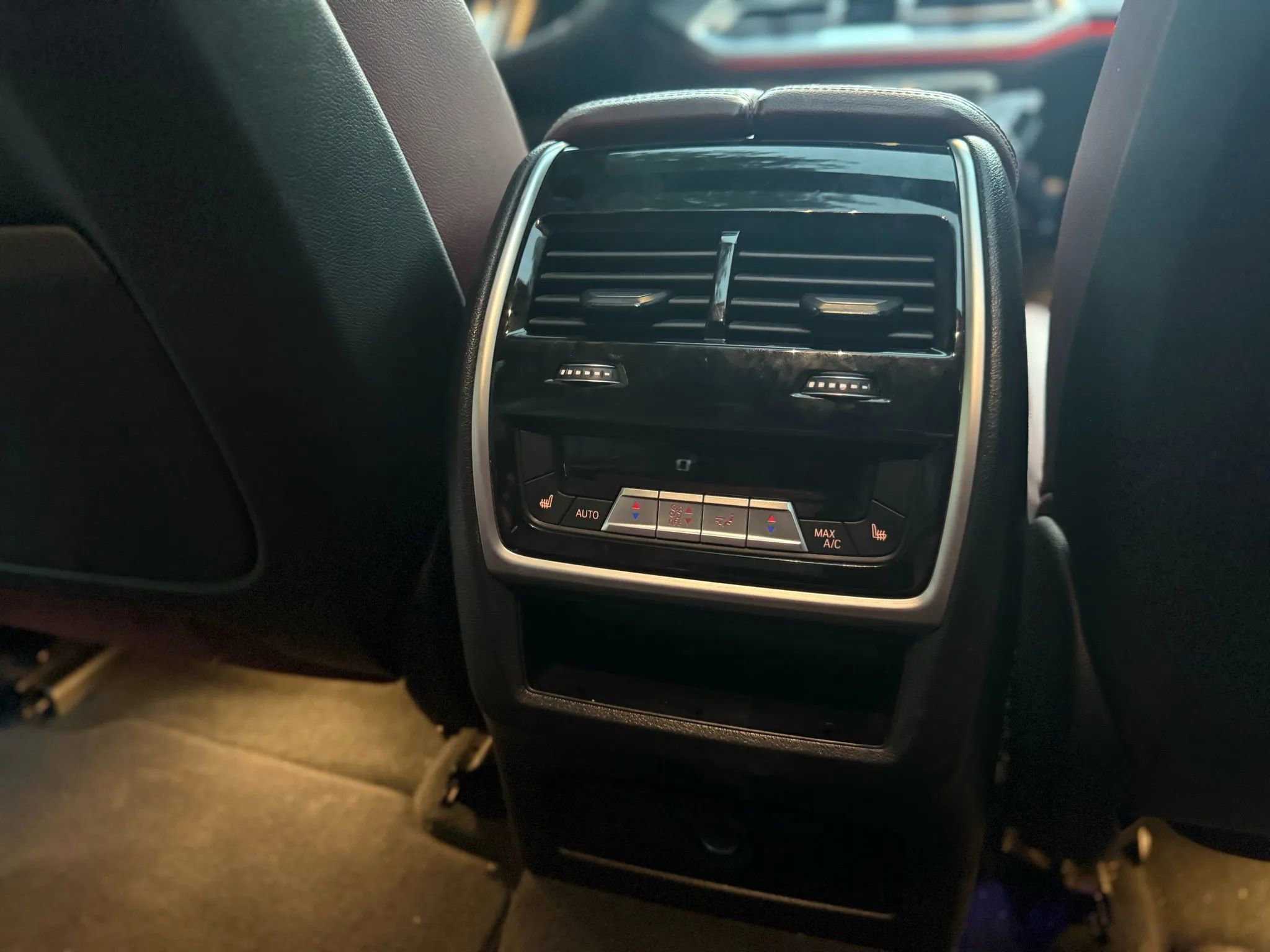 Used 2021 BMW X6 xDrive40i w/ Executive Package AWD/4WD image 26