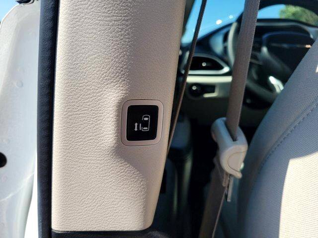 Used 2018 Chrysler Pacifica Touring Plus image 12