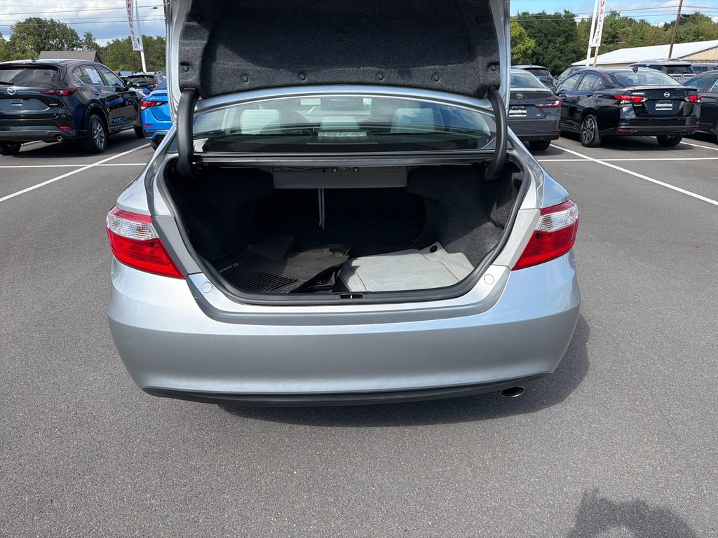 Used 2016 Toyota Camry XLE w/ Moonroof Package FWD image 12