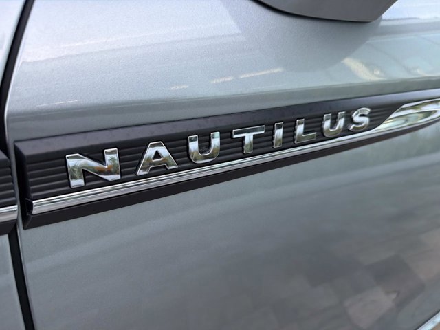 Used 2023 Lincoln Nautilus AWD w/ Premium Package image 9