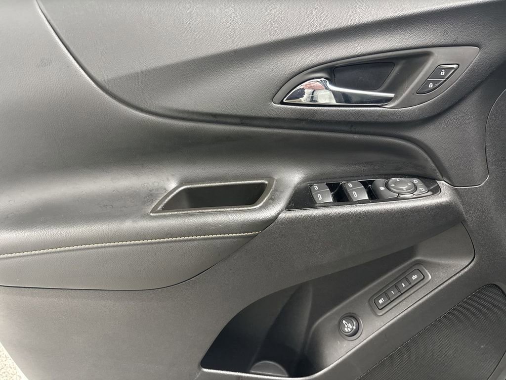 Used 2023 Chevrolet Equinox Premier image 11