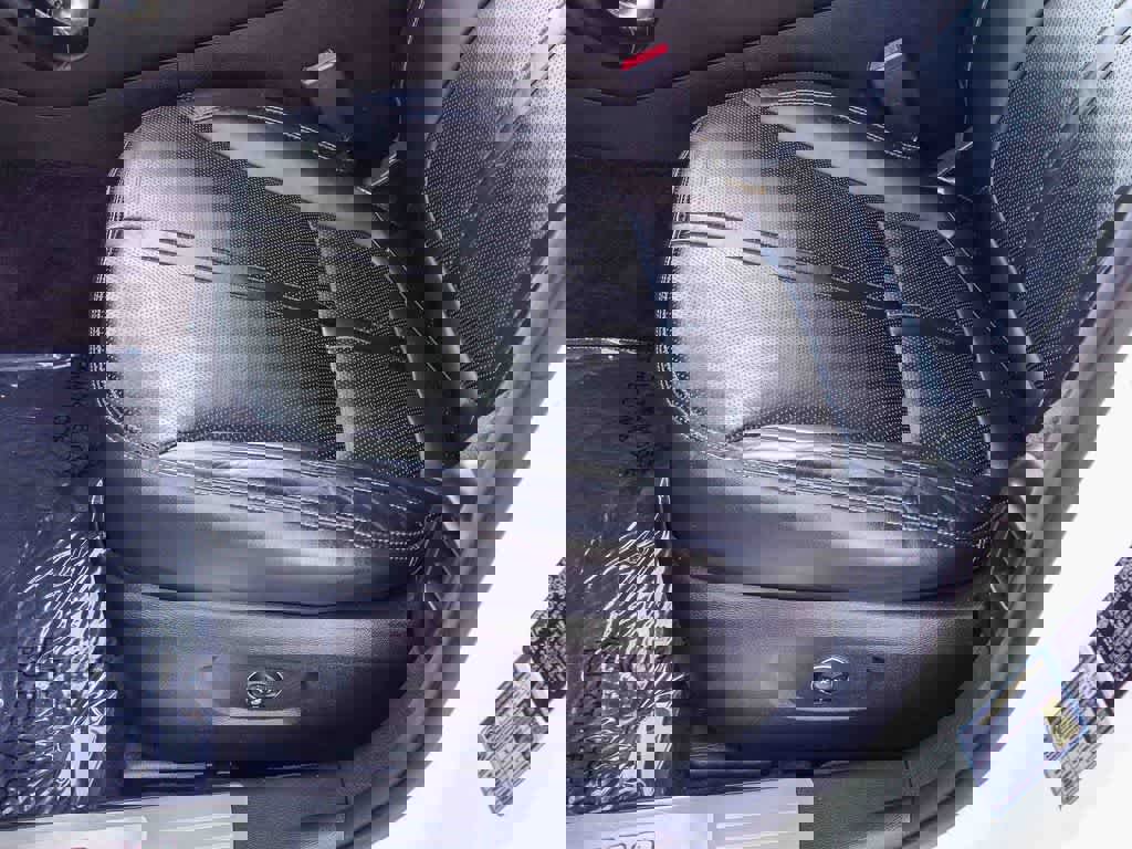 Used 2017 Kia K900 Luxury image 18