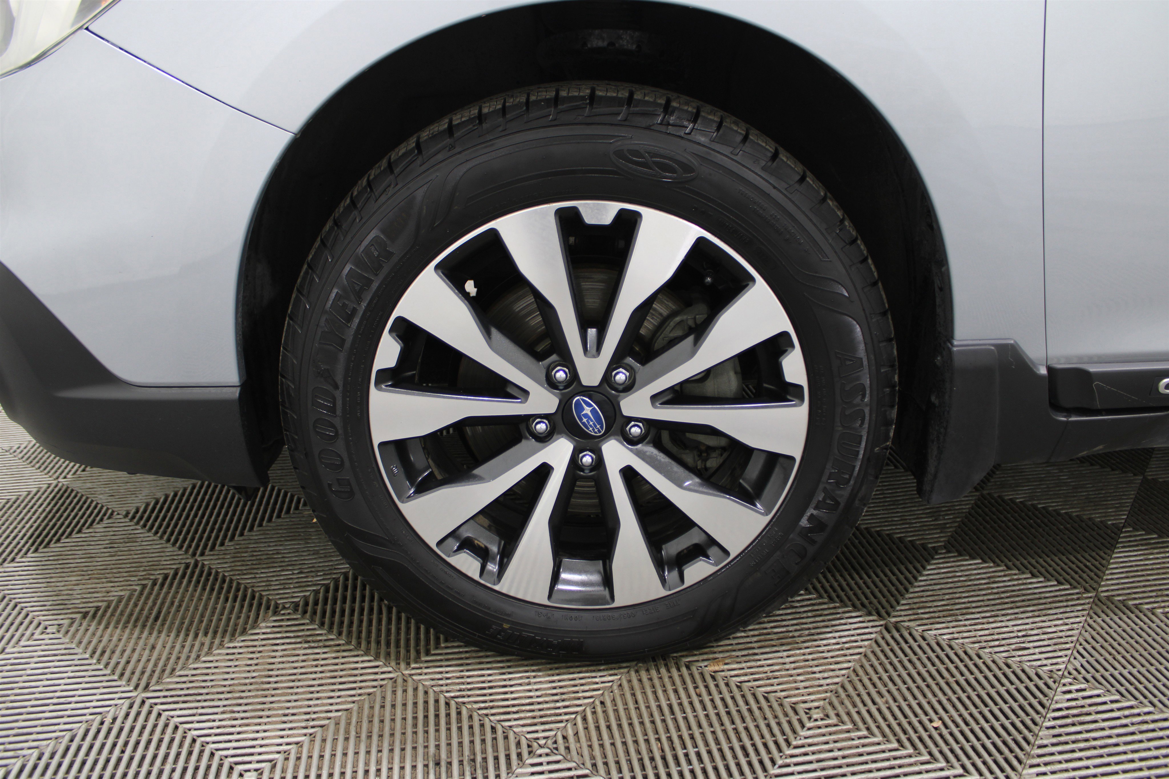 Used 2015 Subaru Outback 3.6R Limited w/ Popular Package #4 image 34