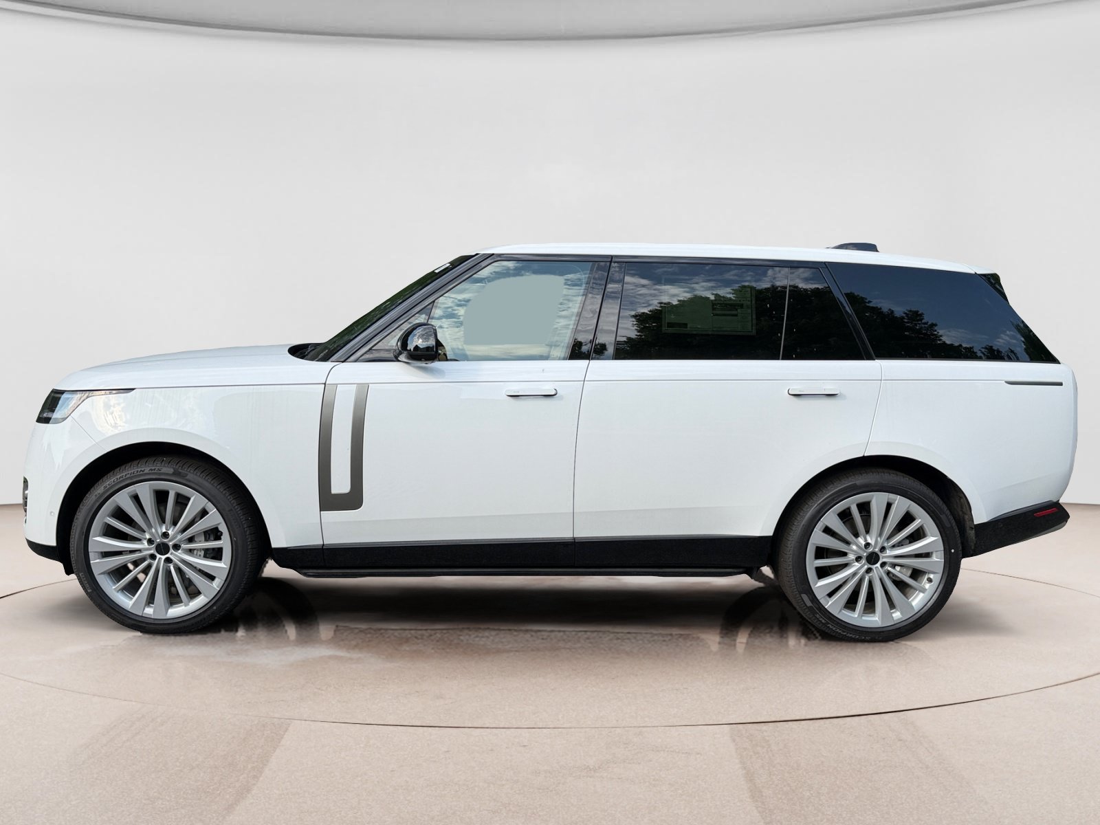 New 2026 Land Rover Range Rover Long Wheelbase SE AWD/4WD image 2