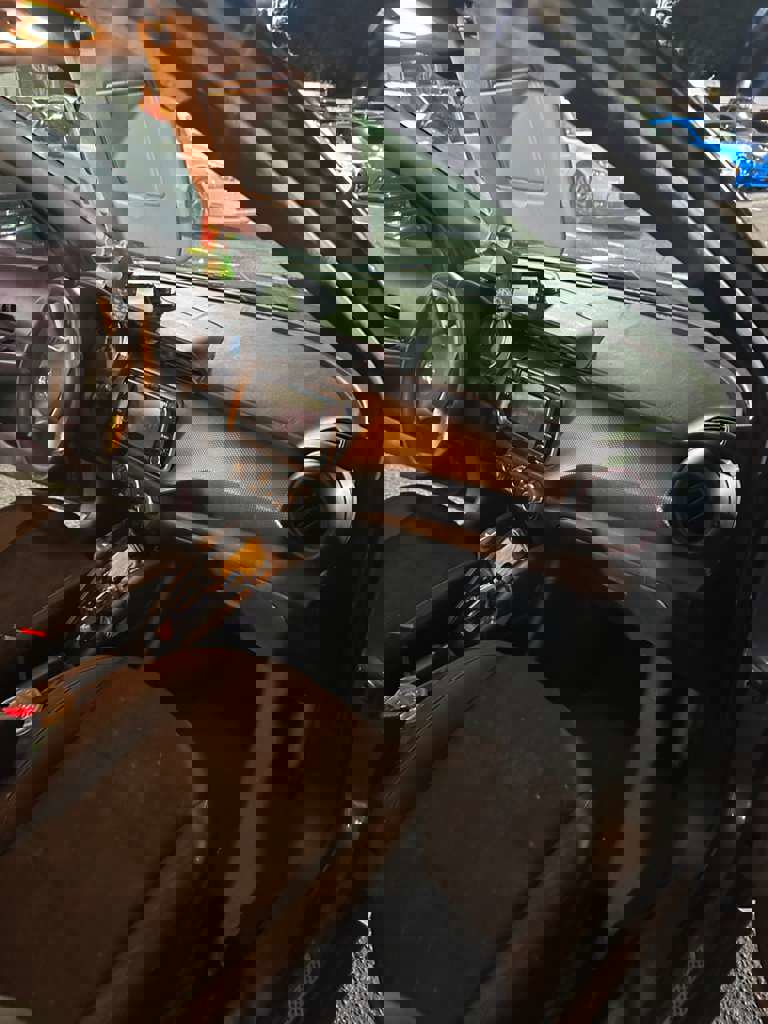 Used 2020 Nissan Kicks S image 3