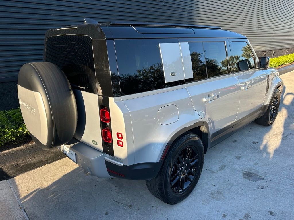 Used 2023 Land Rover Defender 110 S image 9