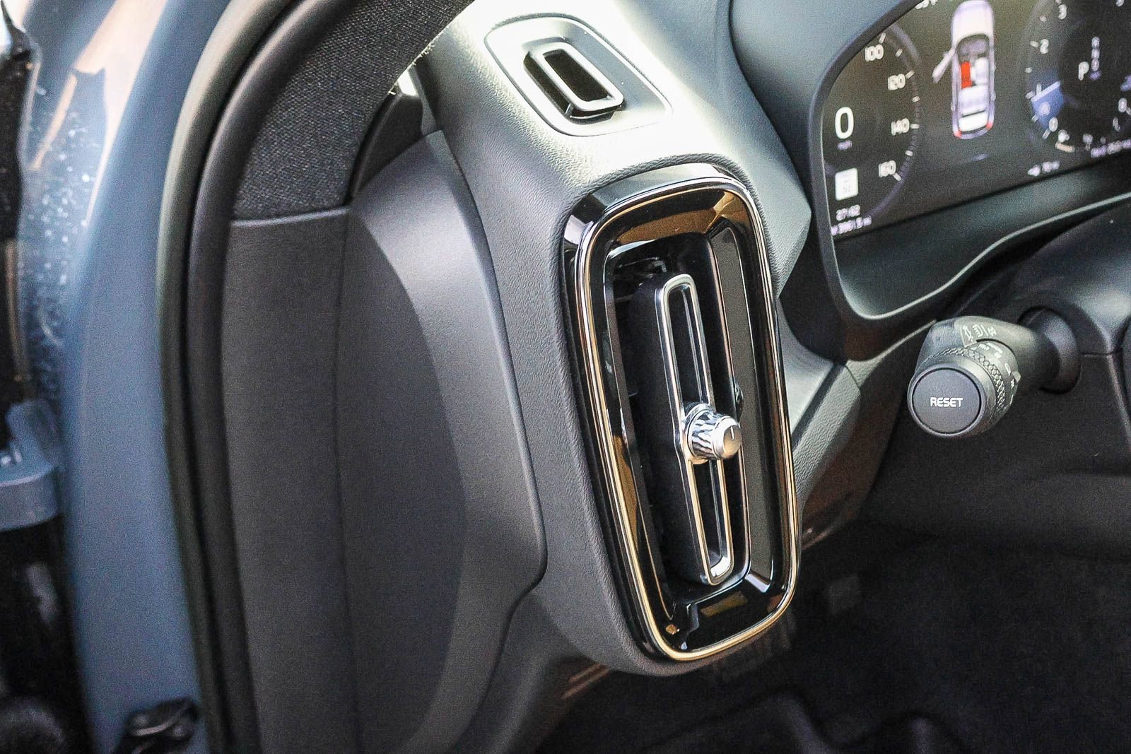 Used 2022 Volvo XC40 T5 Inscription w/ Advanced Package image 34