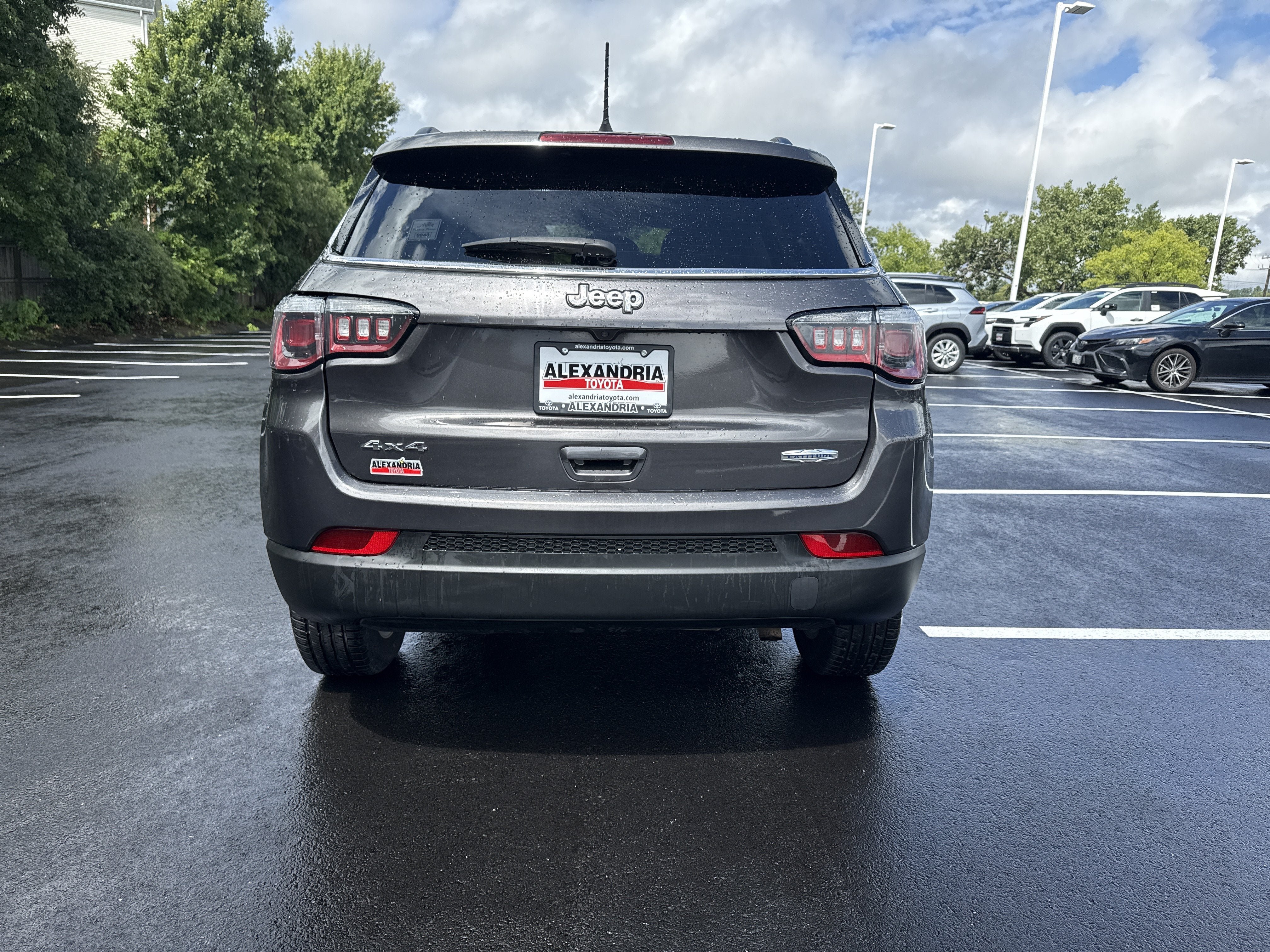 Used 2018 Jeep Compass Latitude w/ Popular Equipment Group AWD/4WD image 4