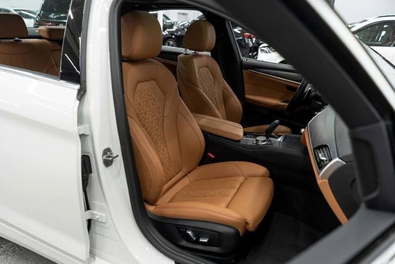 Used 2023 BMW 530i xDrive w/ Convenience Package image 9