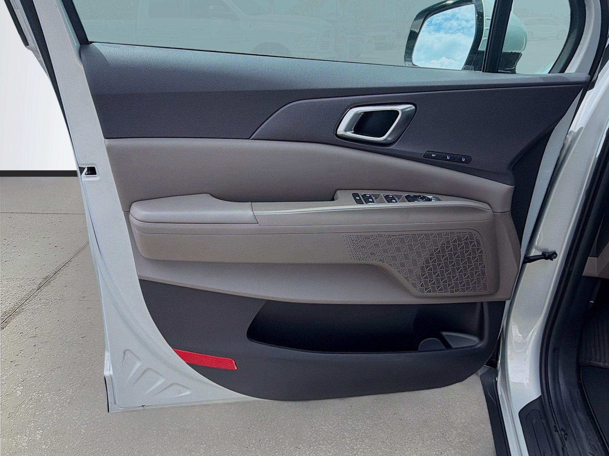 Used 2025 Kia Carnival EX image 24