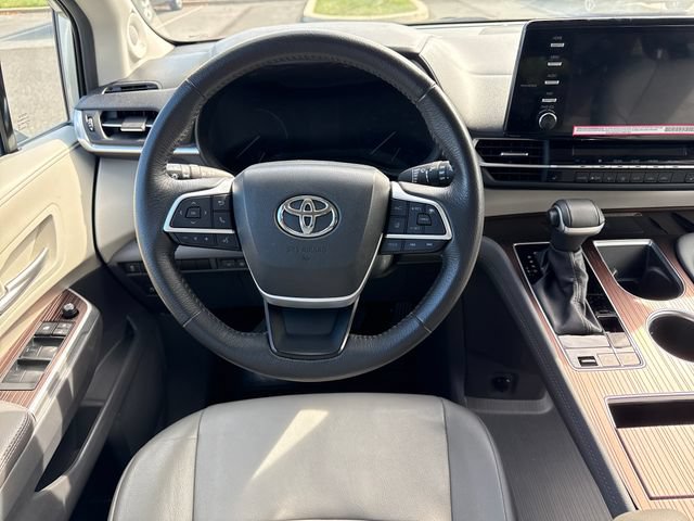 Used 2024 Toyota Sienna XLE w/ XLE Plus Package AWD/4WD image 18