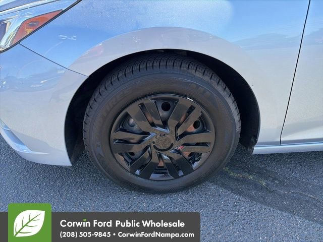 Used 2017 Chevrolet Cruze LS FWD image 9