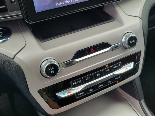 Certified 2023 Ford Explorer XLT RWD image 23