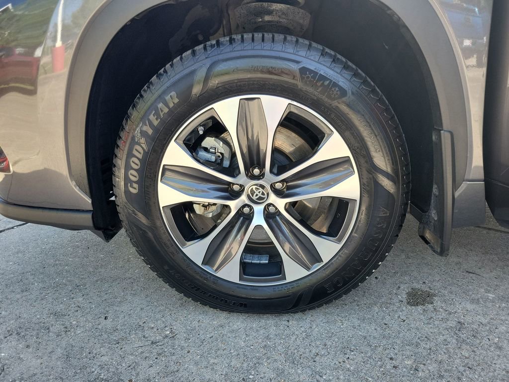 Used 2022 Toyota Highlander XLE image 37