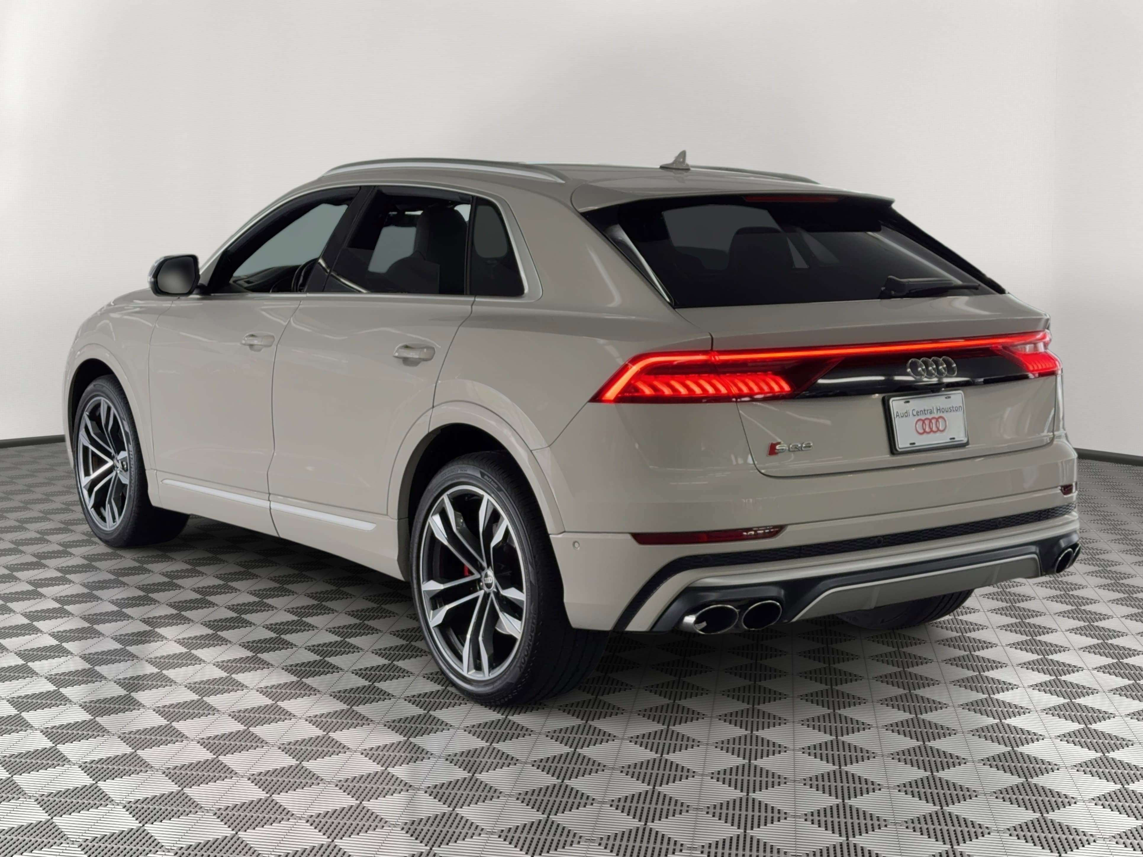 Used 2021 Audi SQ8 Prestige AWD/4WD image 3