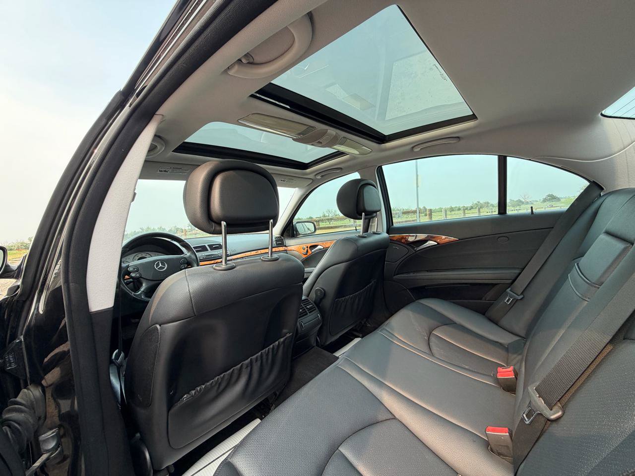 Used 2009 Mercedes-Benz E 350 4MATIC Sedan image 13