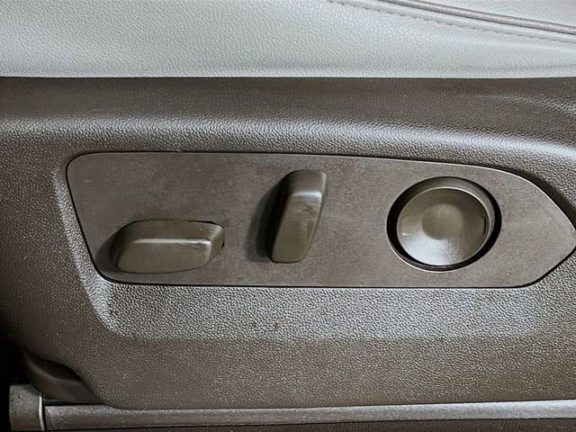 Used 2022 GMC Yukon XL SLT w/ SLT Luxury Package image 11