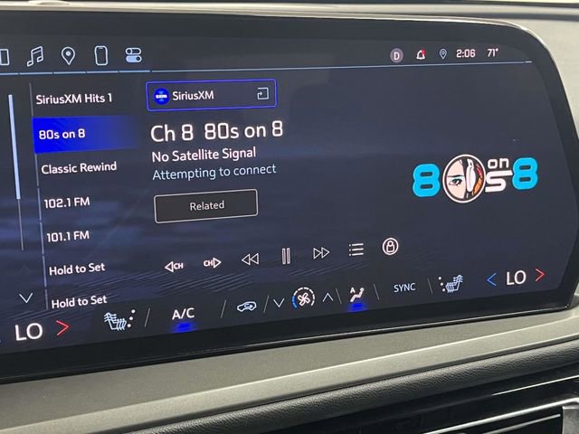 Used 2024 Chevrolet Traverse LT image 32