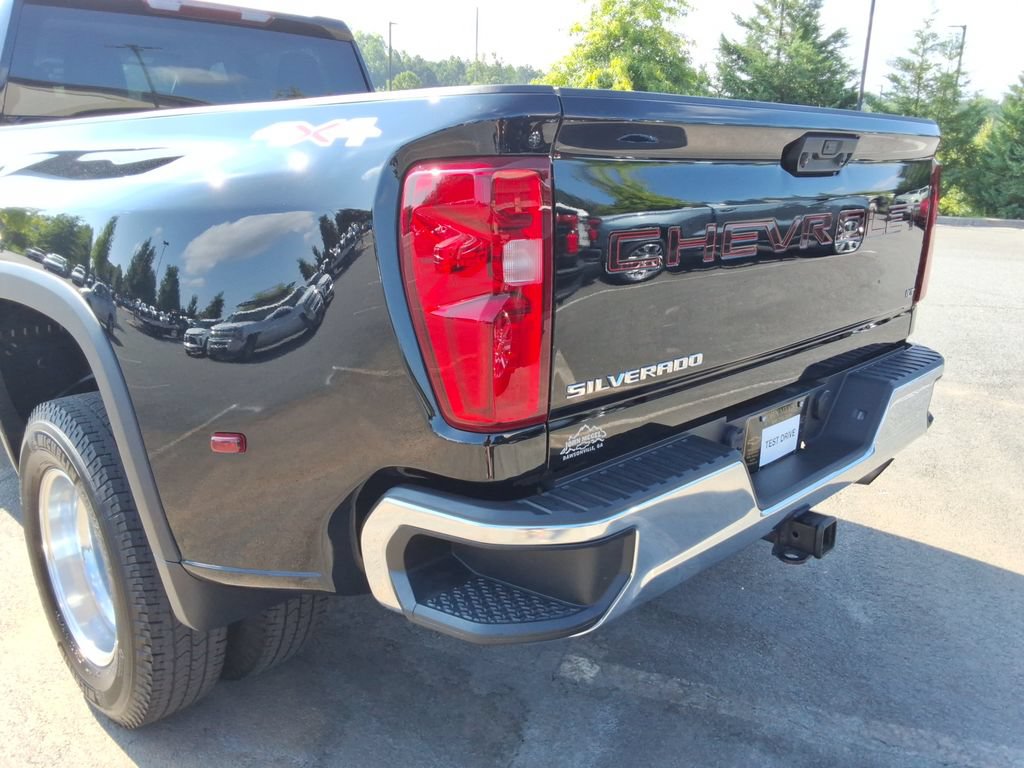 Certified 2025 Chevrolet Silverado 3500 LT AWD/4WD image 15