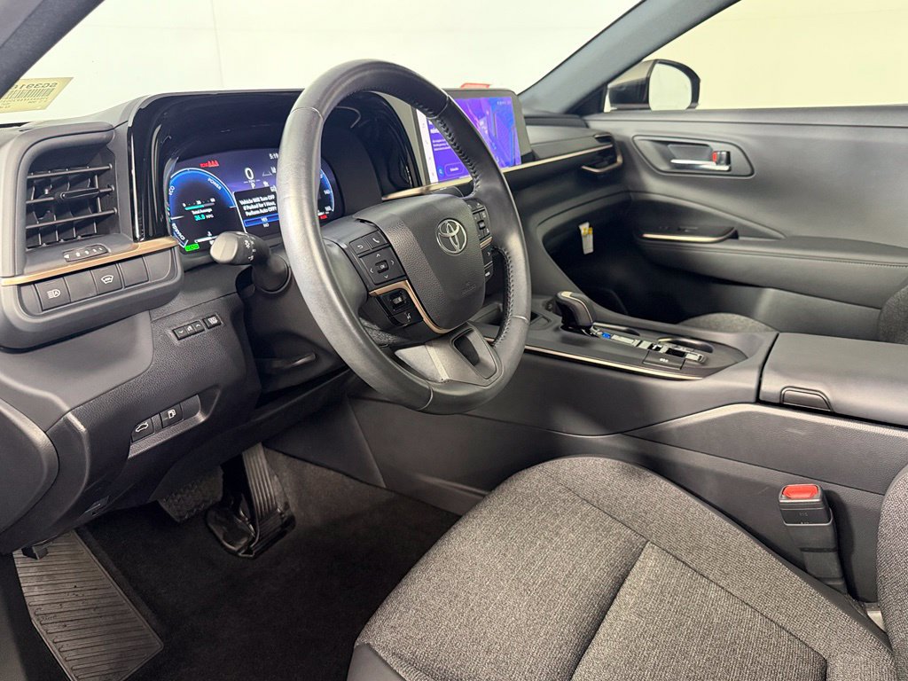 Used 2023 Toyota Crown AWD/4WD image 13