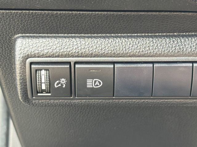 Used 2021 Toyota Corolla LE FWD image 19