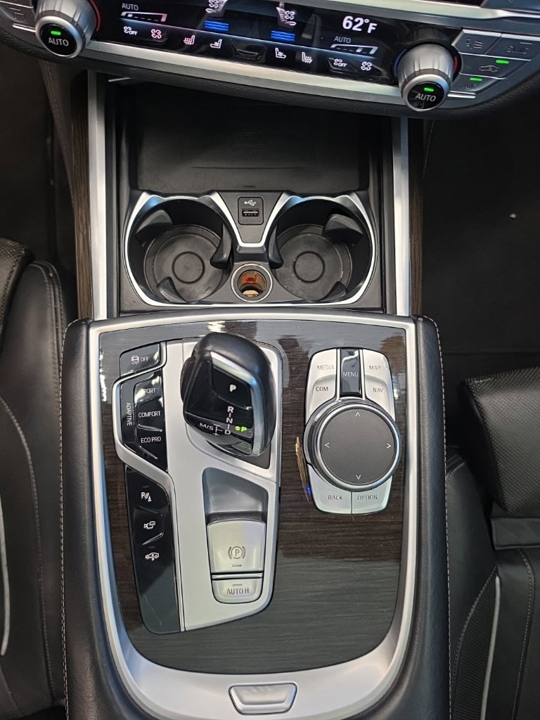 Used 2022 BMW 740i w/ Premium Package RWD image 26