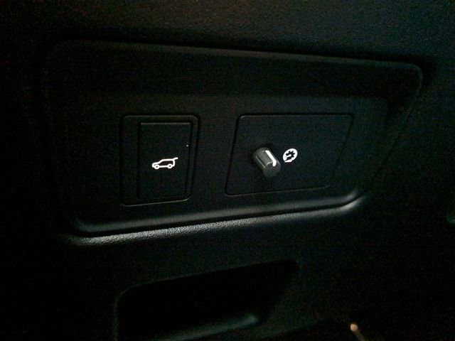 Used 2024 Land Rover Discovery Metropolitan Edition image 22