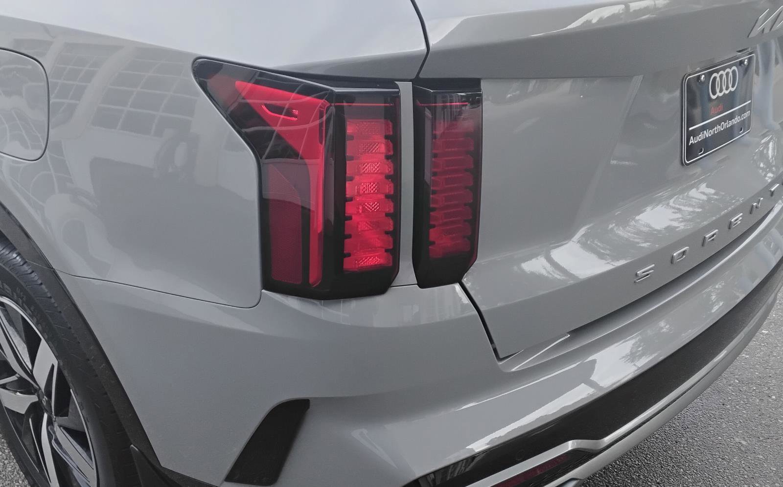 Used 2022 Kia Sorento EX w/ Panoramic Sunroof Package image 9