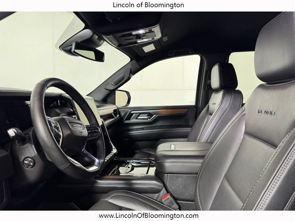 Used 2025 GMC Yukon Denali AWD/4WD image 30