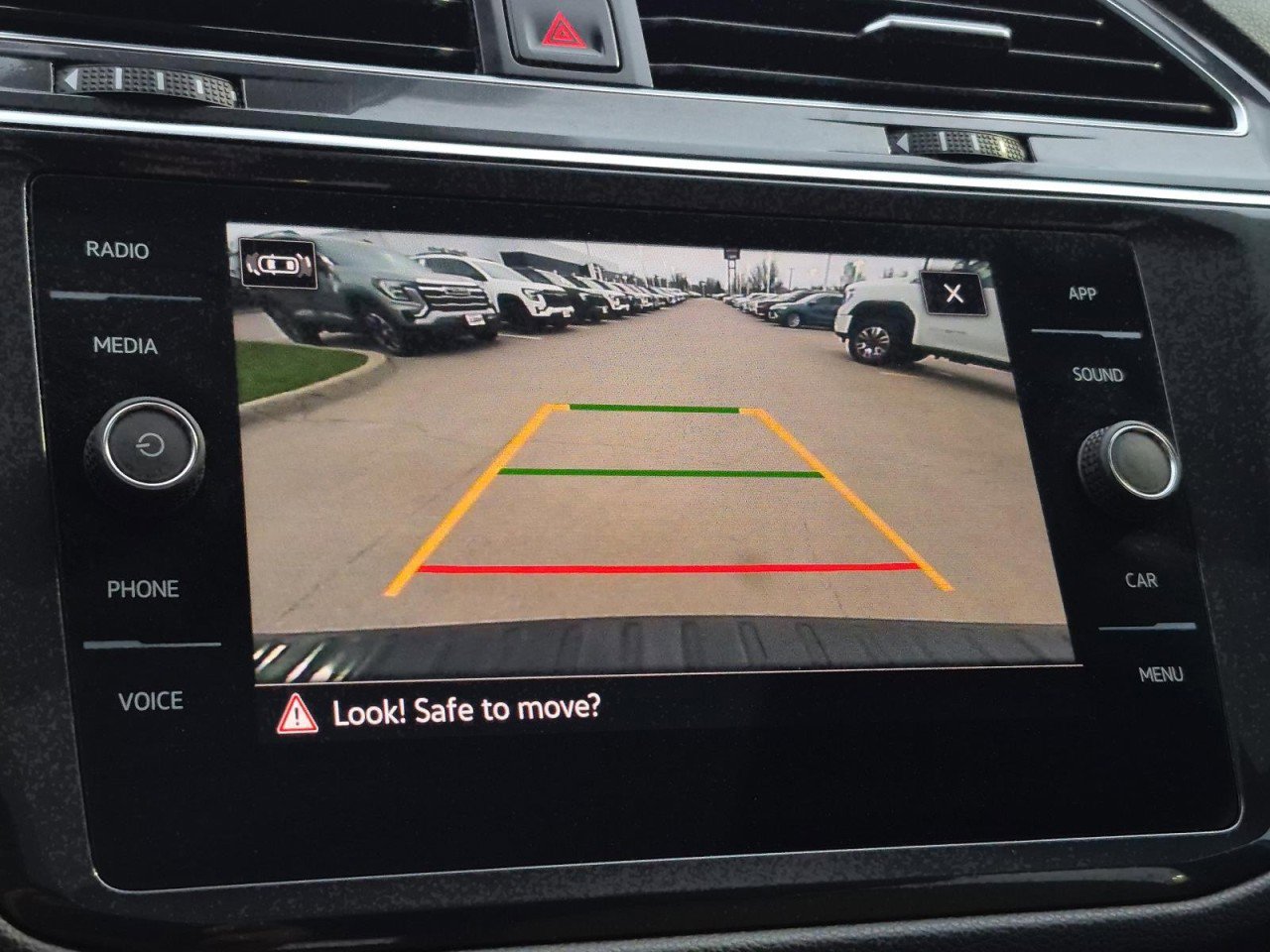 Used 2022 Volkswagen Tiguan SE R-Line image 26