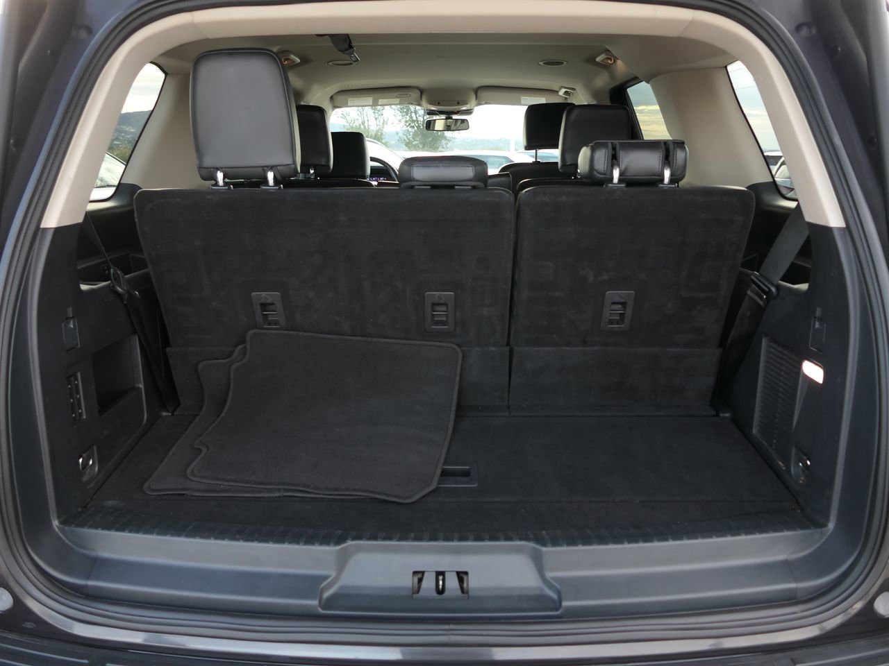 Used 2024 Ford Expedition XLT image 28