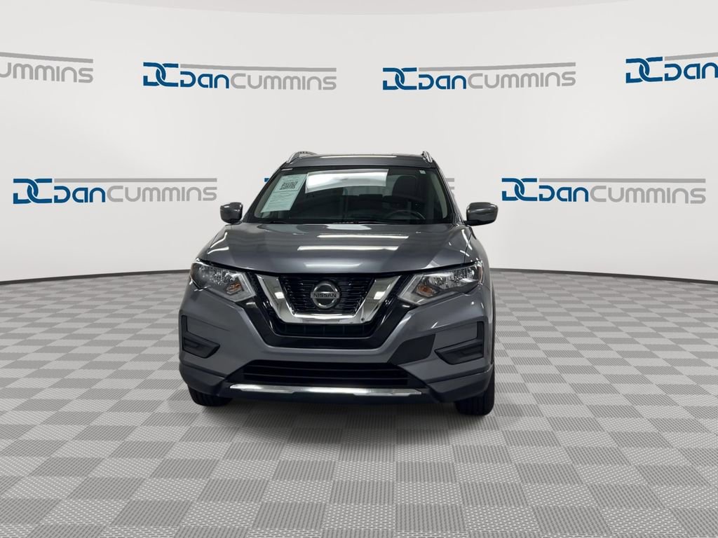 Used 2020 Nissan Rogue SV image 3