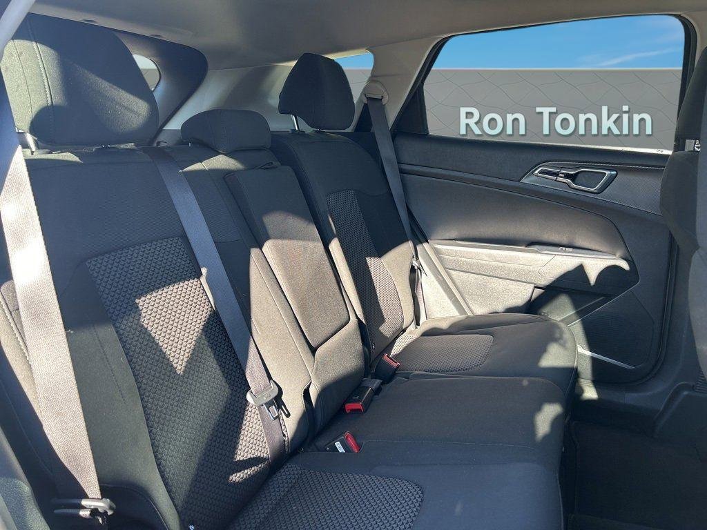 Used 2023 Kia Sportage LX image 12