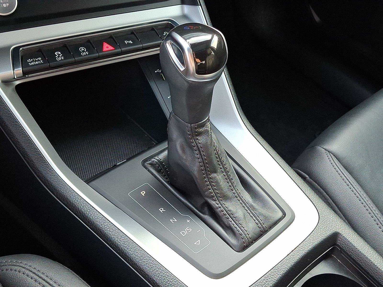 Used 2020 Audi Q3 2.0T Premium w/ Convenience Package AWD/4WD image 16